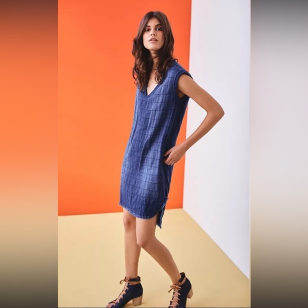 Cloth & Stone Quilted V-neck Dress